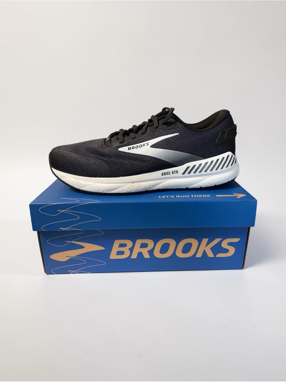 Brooks Ariel GTS Running Shoe - Black & White Size 9.5 Wide